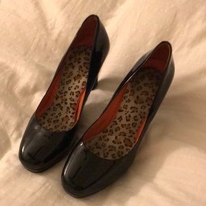 3/31/2 inch black heels size 7.5